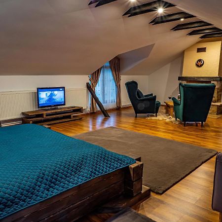 ホテル Casa Delia Câmpulung Moldovenesc エクステリア 写真