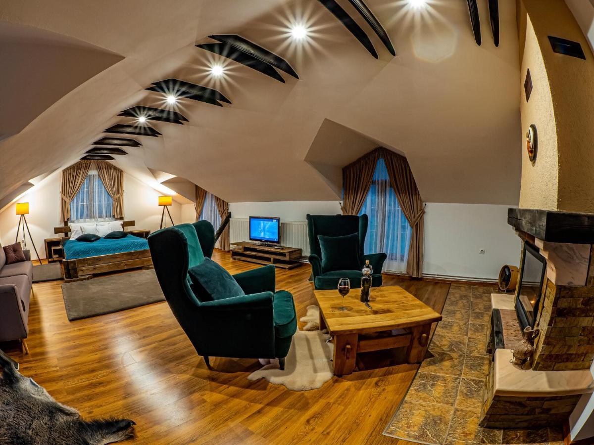 ホテル Casa Delia Câmpulung Moldovenesc エクステリア 写真