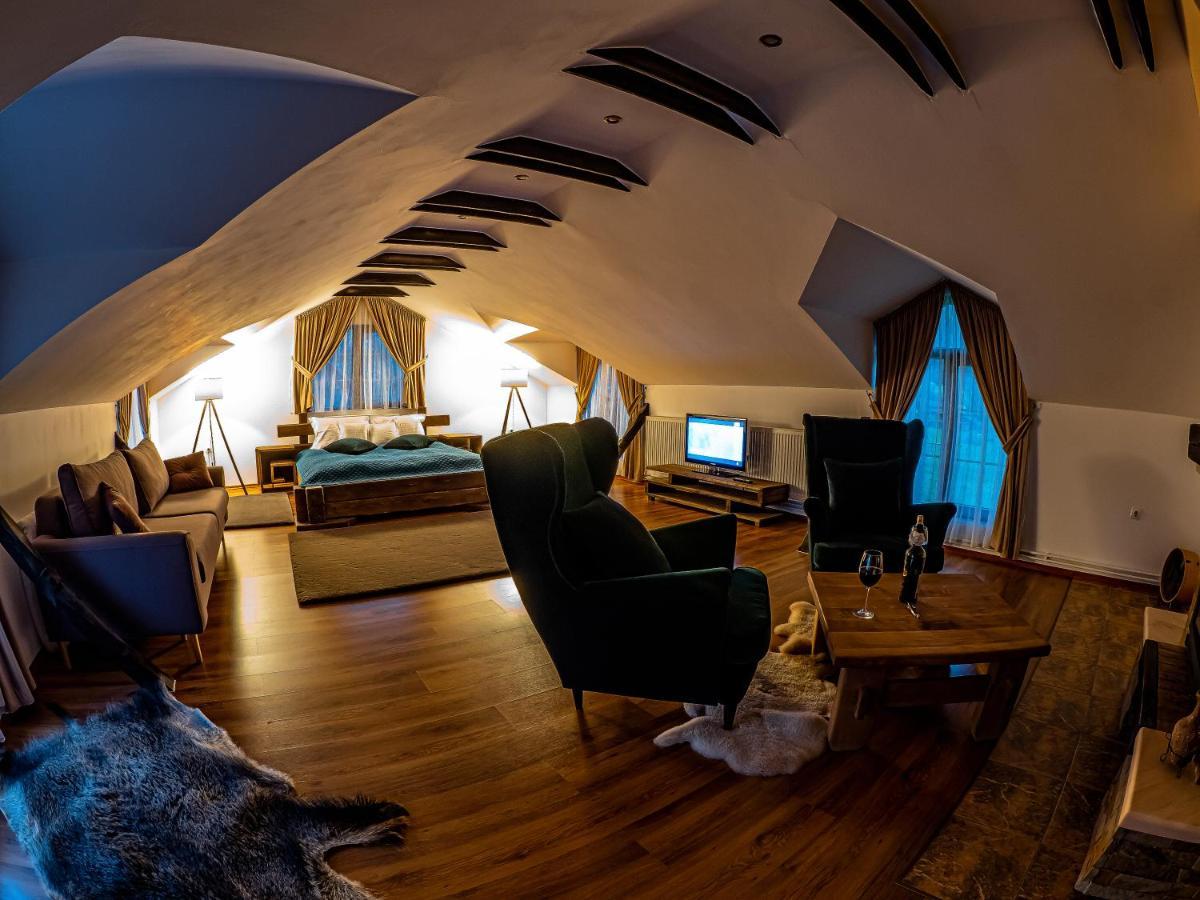 ホテル Casa Delia Câmpulung Moldovenesc エクステリア 写真
